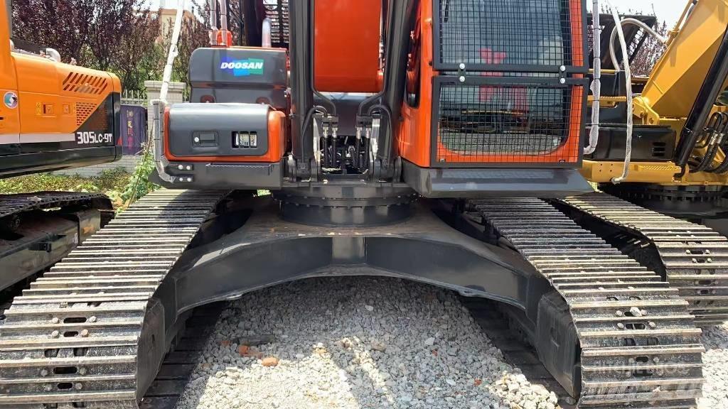 Doosan DX 300 Pásová rýpadla