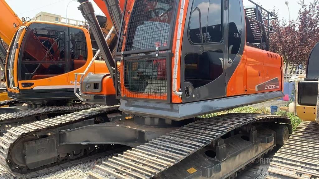 Doosan DX 300 Pásová rýpadla