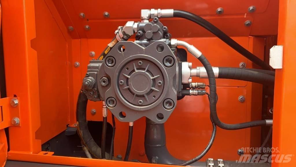 Doosan DX 300 Pásová rýpadla