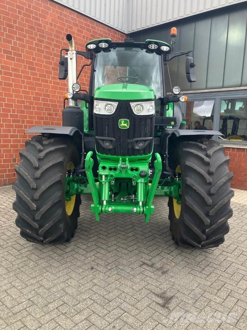 John Deere 6195M Traktory