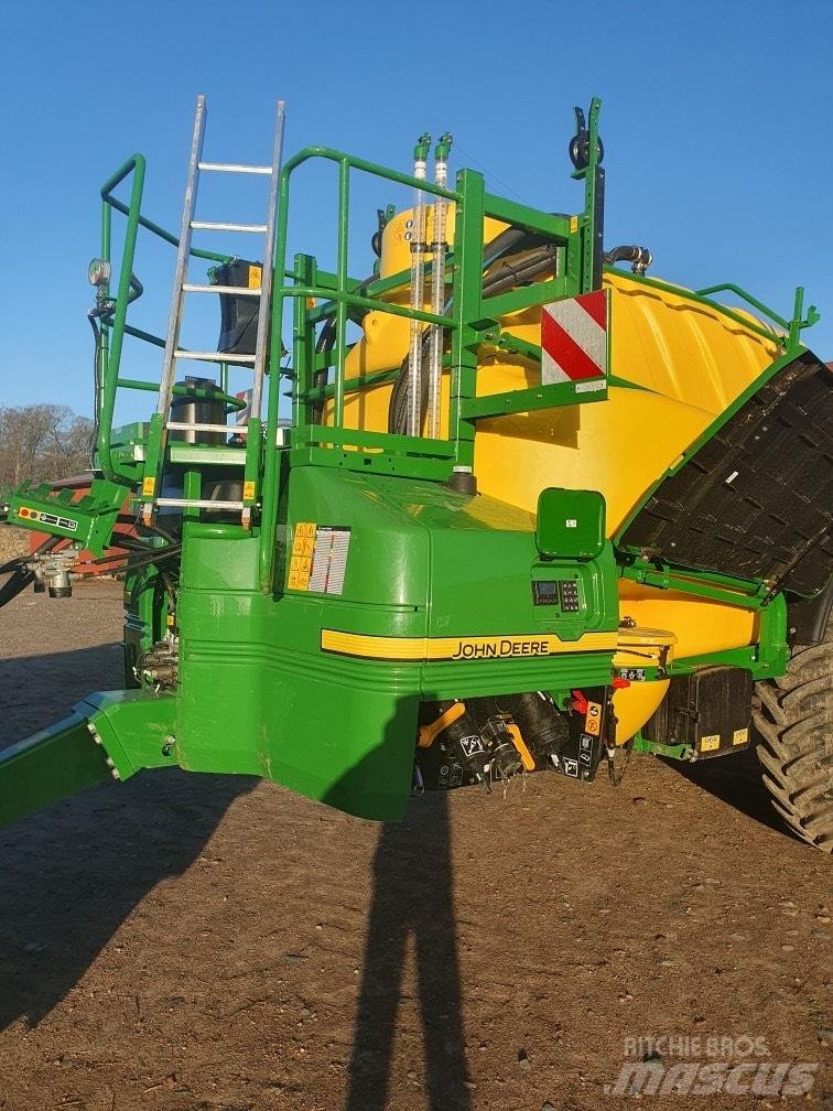 John Deere R975 i Tažené postřikovače