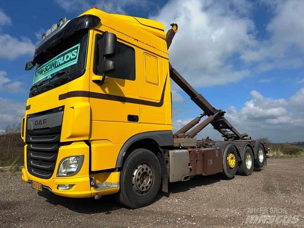 DAF XF 530 8x2-*4 Hákový nosič kontejnerů