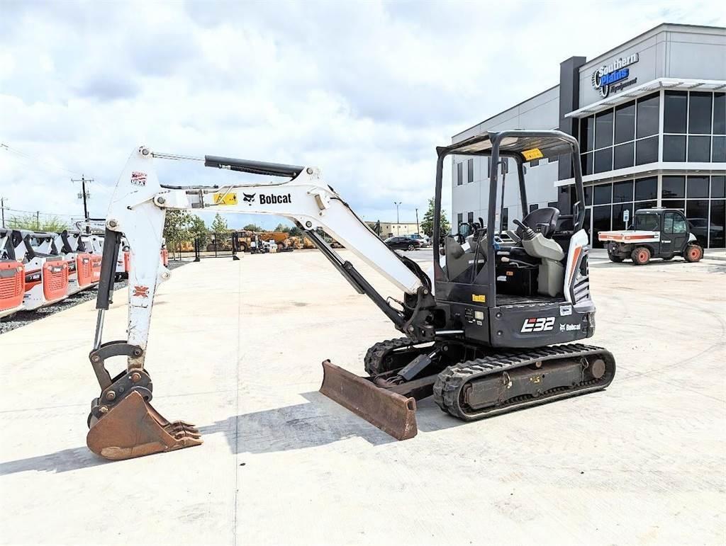 Bobcat E32I Mini rýpadla < 7t