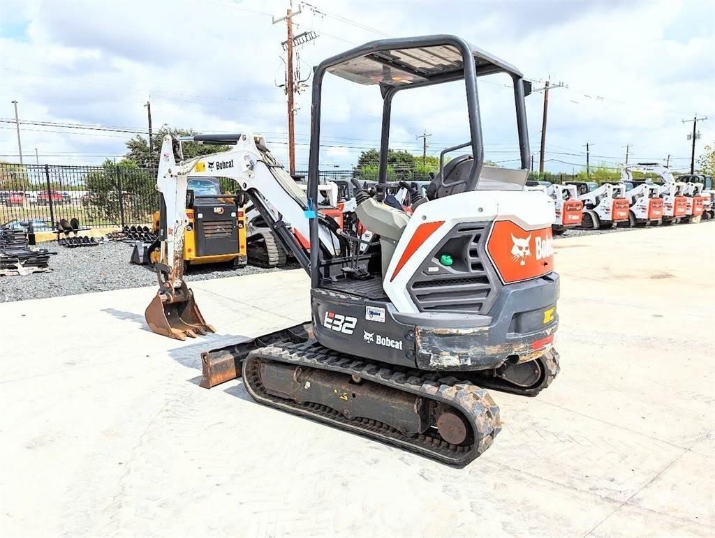 Bobcat E32I Mini rýpadla < 7t