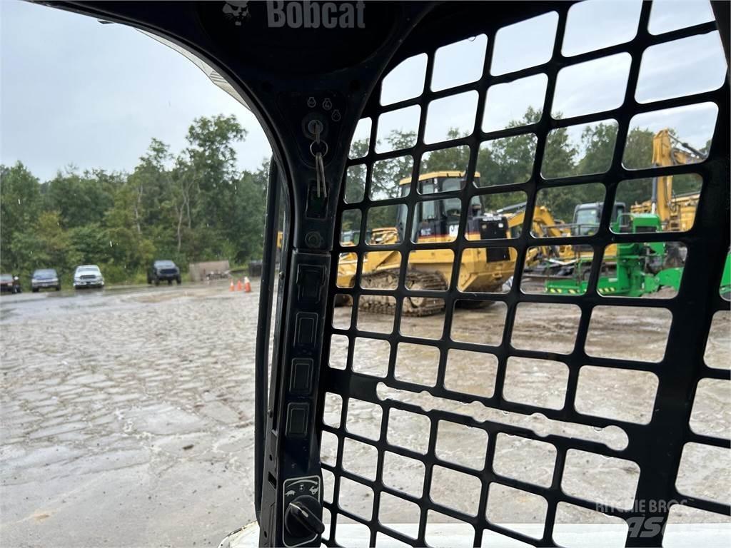 Bobcat T590 Smykem řízené nakladače