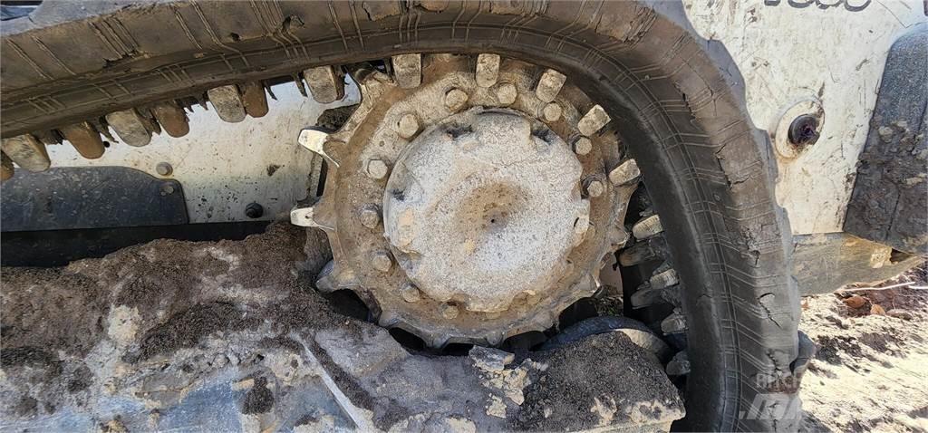 Bobcat T595 Smykem řízené nakladače