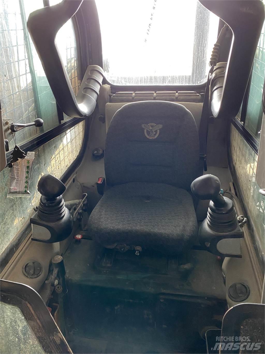 CASE SV280 Smykem řízené nakladače