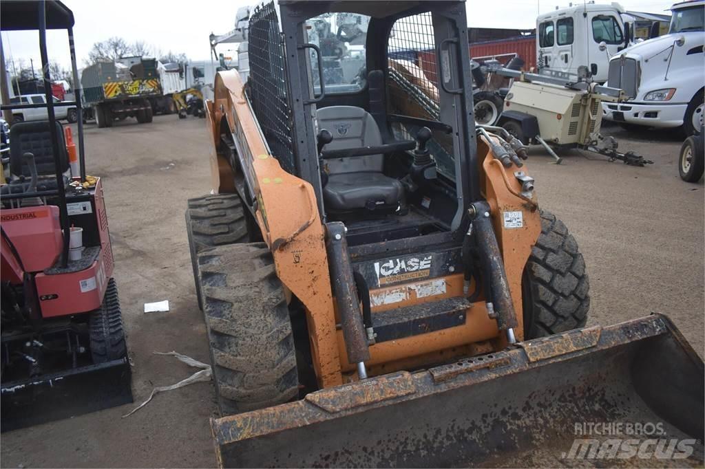 CASE SV340 Smykem řízené nakladače