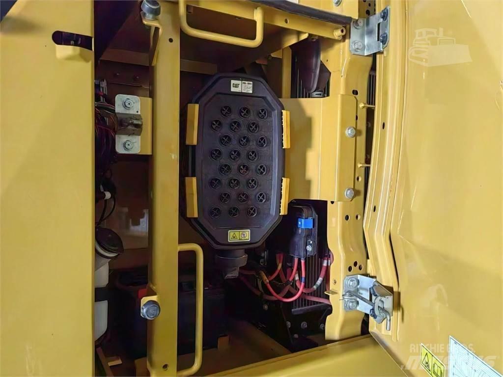 CAT 330 Pásová rýpadla
