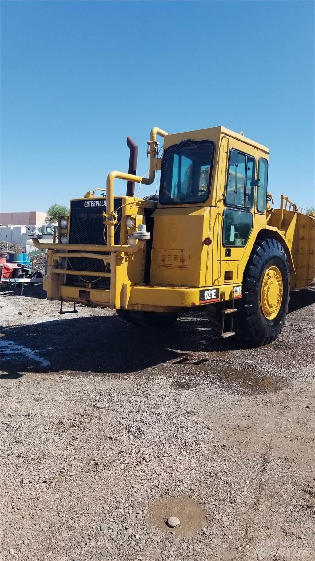 CAT 621E Cisternové přívěsy