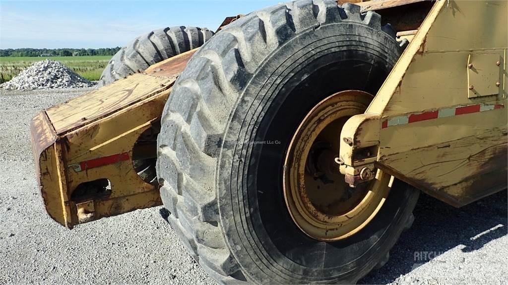 CAT 623B Skrejpry