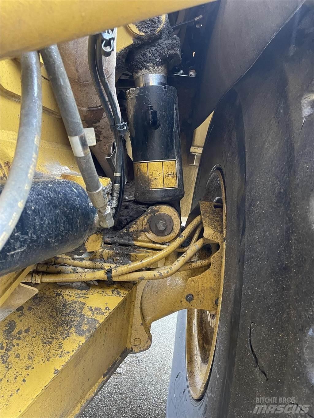 CAT 745C Kloubové dempry