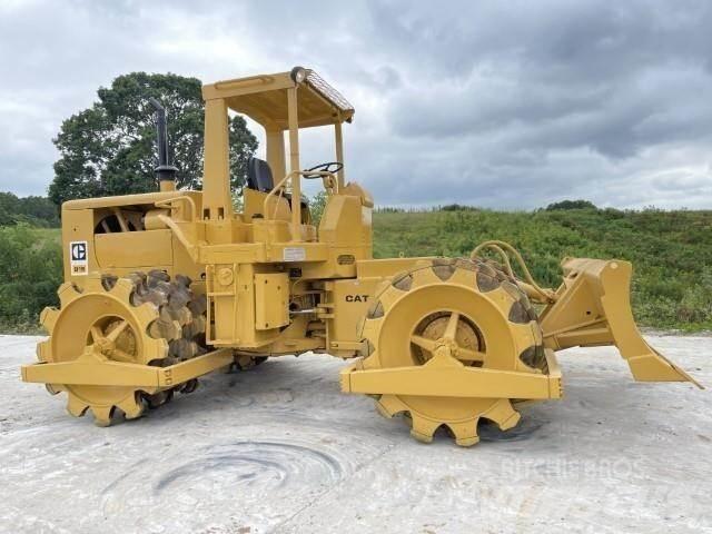 CAT 815 Skládkové kompaktory