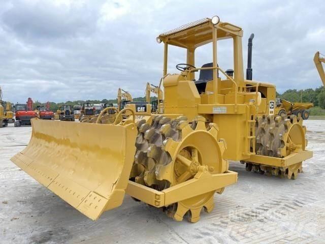 CAT 815 Skládkové kompaktory