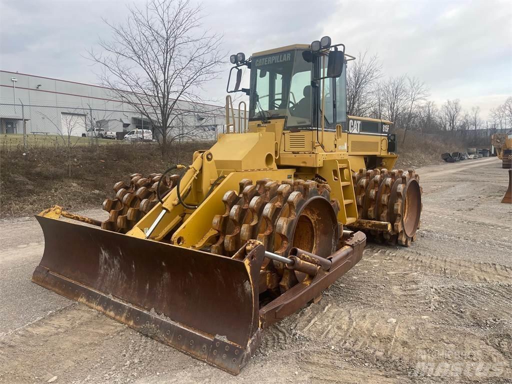 CAT 815F Skládkové kompaktory