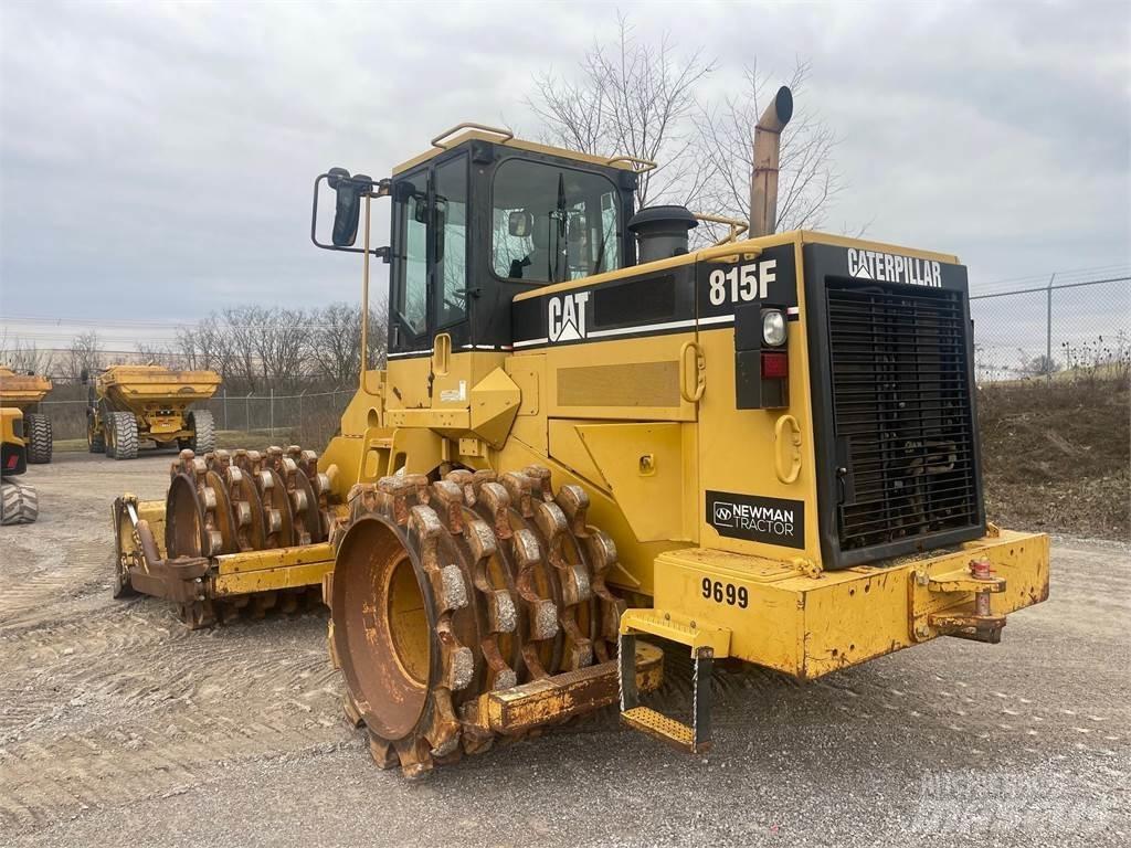 CAT 815F Skládkové kompaktory