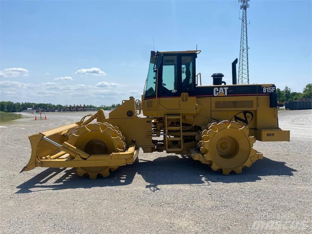 CAT 815F Skládkové kompaktory