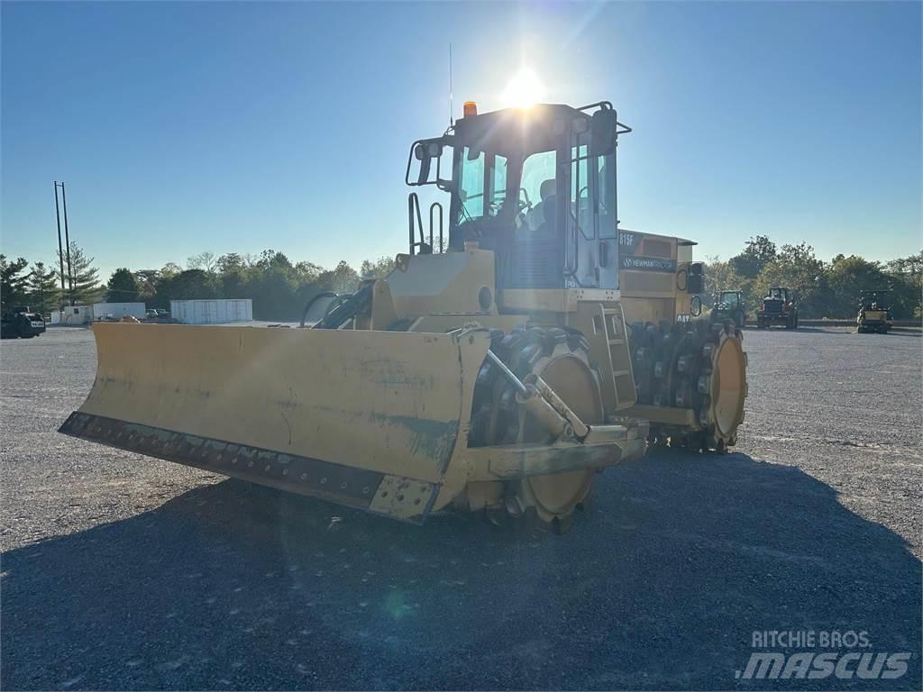 CAT 815F Skládkové kompaktory