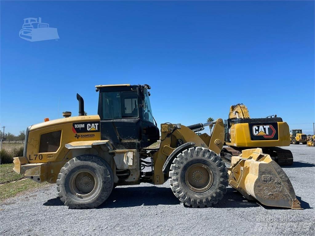 CAT 930M Kolové nakladače