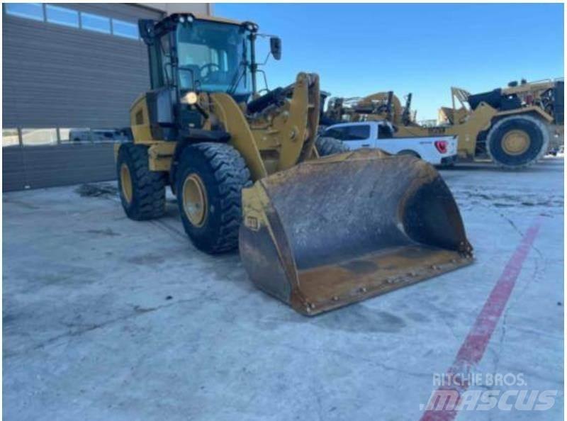 CAT 930M Kolové nakladače