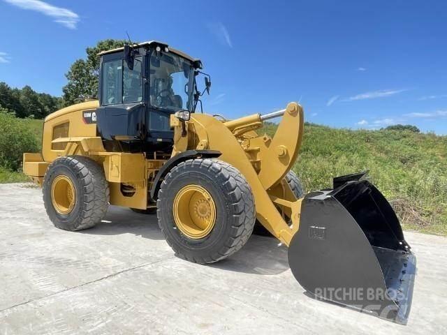 CAT 930M Kolové nakladače