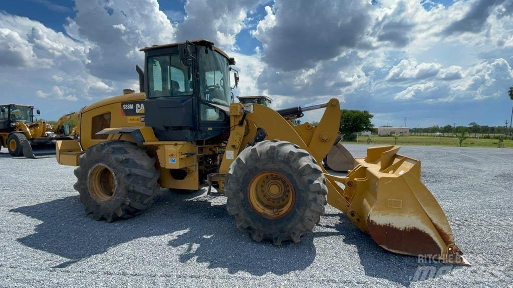 CAT 938M Kolové nakladače