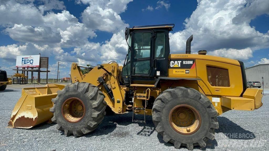 CAT 938M Kolové nakladače