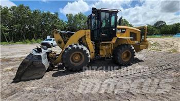 CAT 938M Kolové nakladače