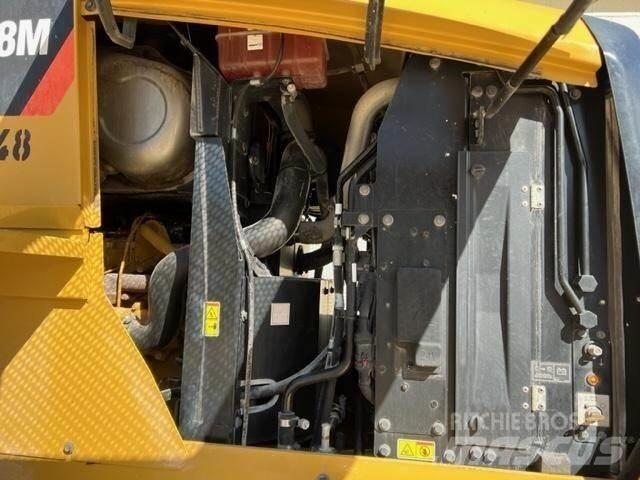 CAT 938M Kolové nakladače