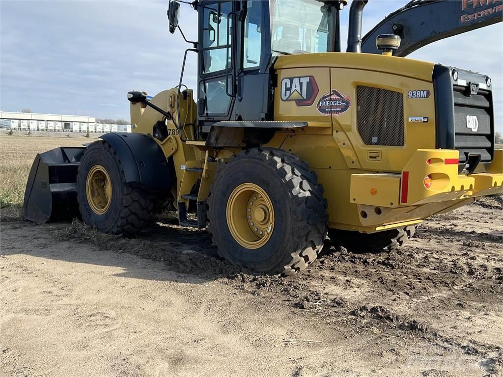 CAT 938M Kolové nakladače