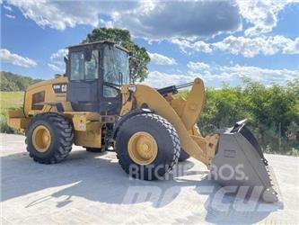 CAT 938M Kolové nakladače