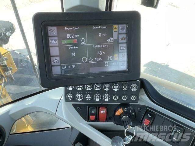 CAT 938M Kolové nakladače