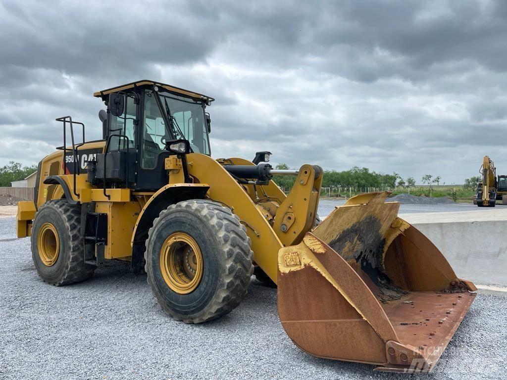 CAT 950M Kolové nakladače