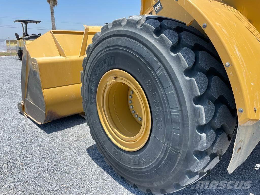 CAT 972M Kolové nakladače