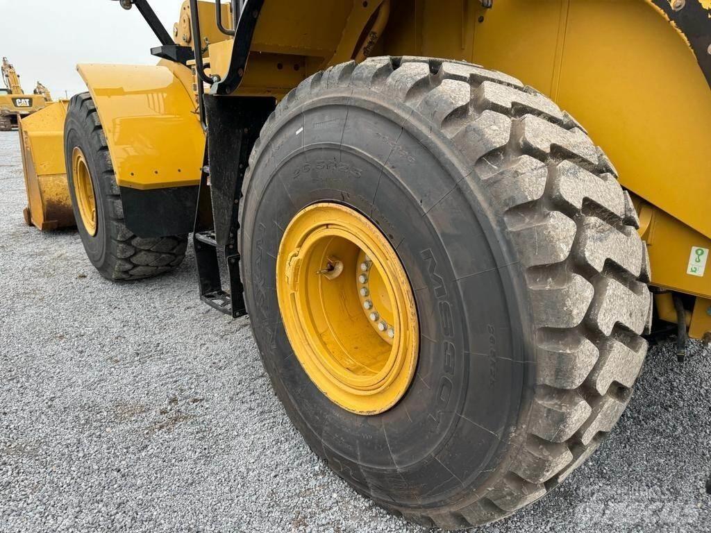 CAT 972M Kolové nakladače