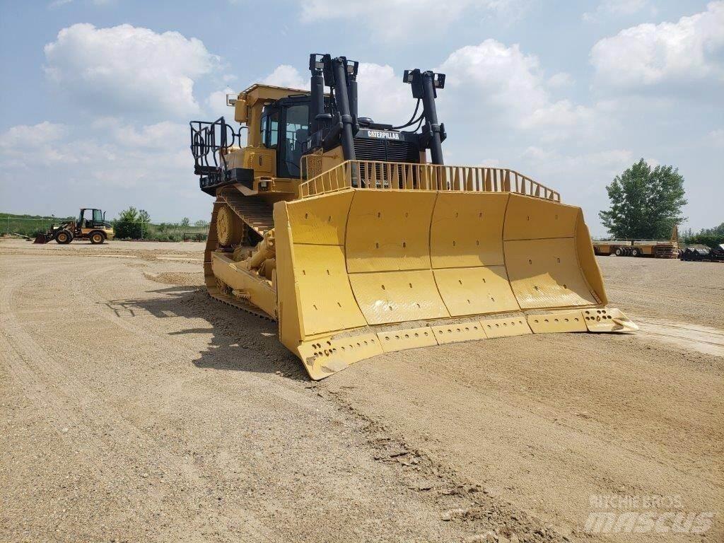 CAT D10T Pásové dozery