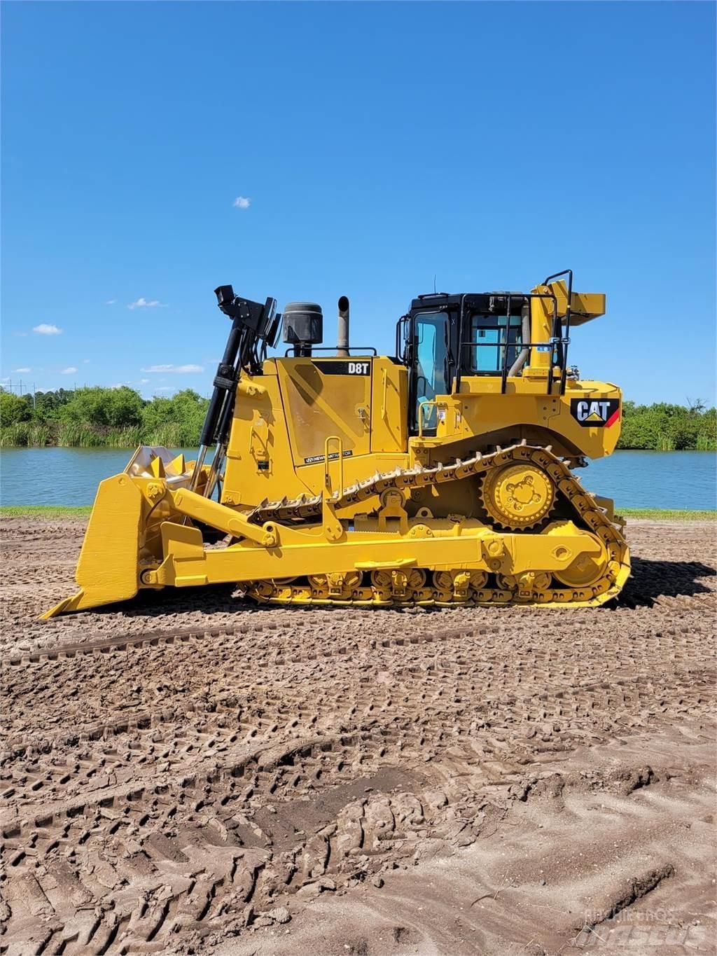 CAT D8T Pásové dozery