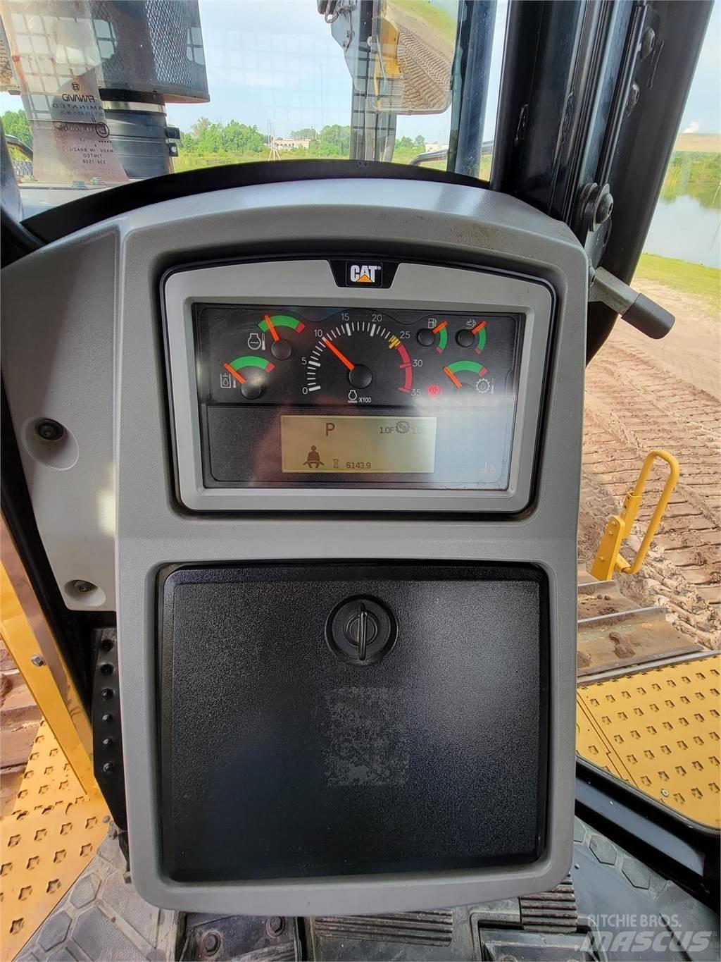 CAT D8T Pásové dozery