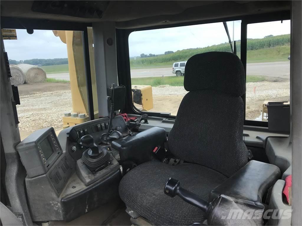 CAT D8T Pásové dozery