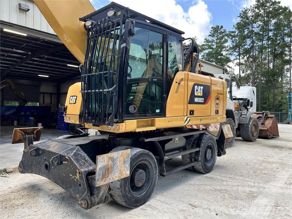 CAT MH3022 Stroje pro manipulaci s odpadem
