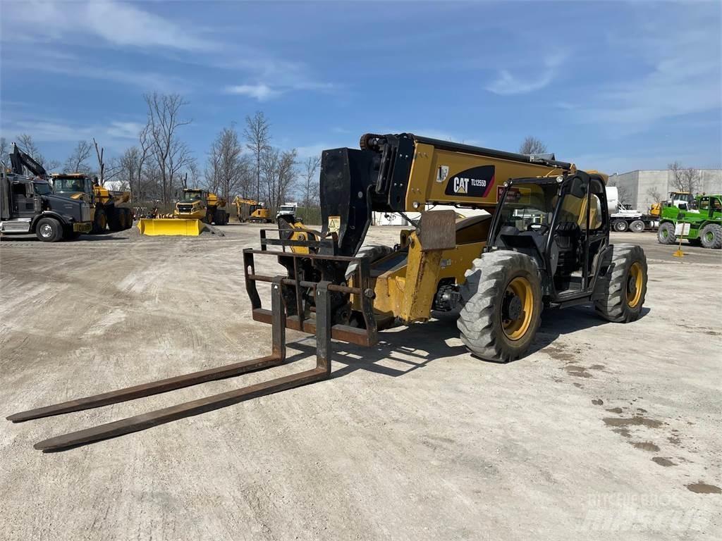 CAT TL1255D Teleskopické manipulátory