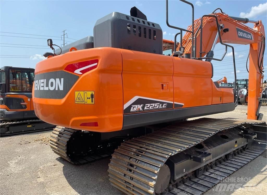 Develon DX225 LC-7 Pásová rýpadla