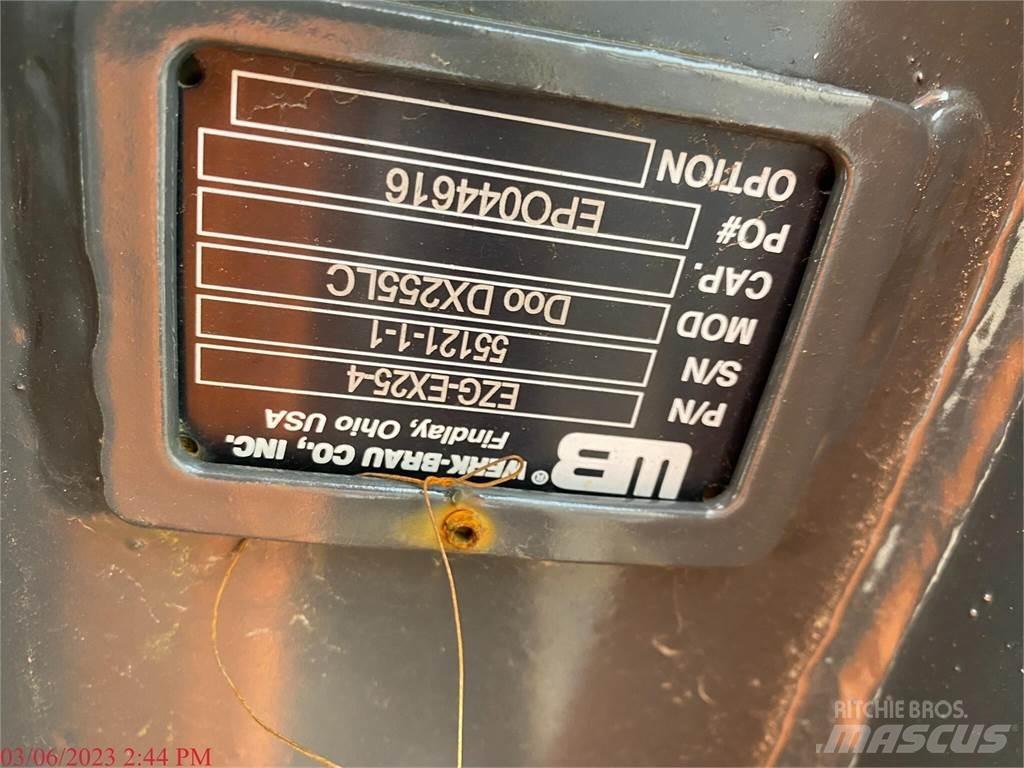 Develon DX255 LC-7 Pásová rýpadla