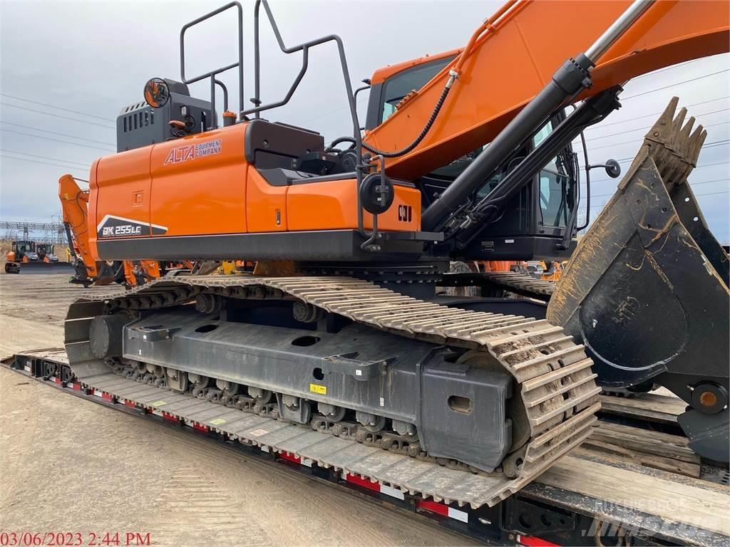 Develon DX255 LC-7 Pásová rýpadla