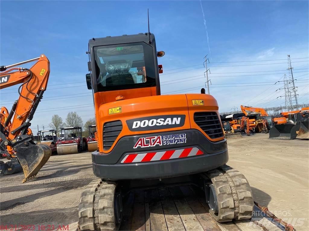 Doosan DX63-3 Pásová rýpadla