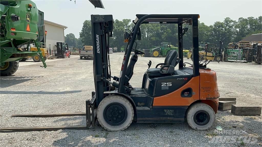 Doosan G25P-5 Další