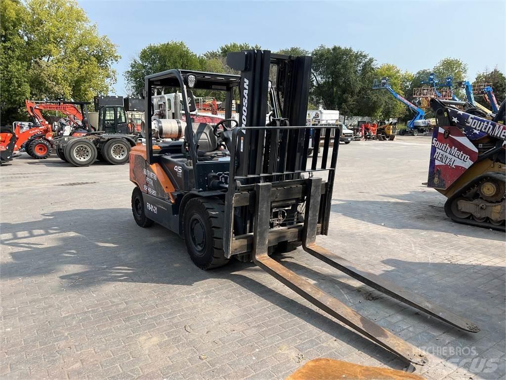 Doosan G45S-7 Další