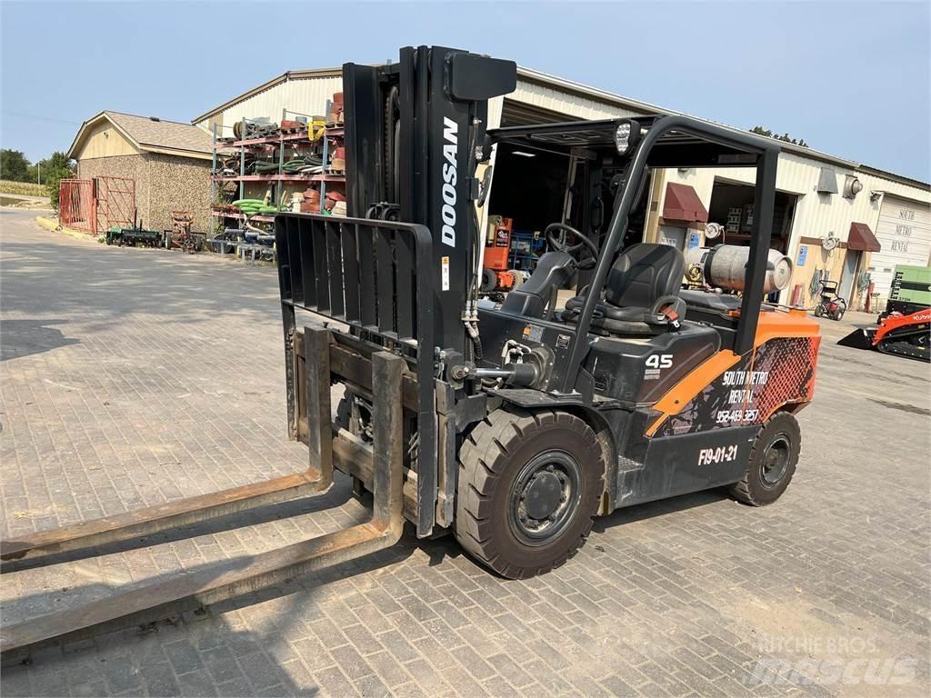 Doosan G45S-7 Další