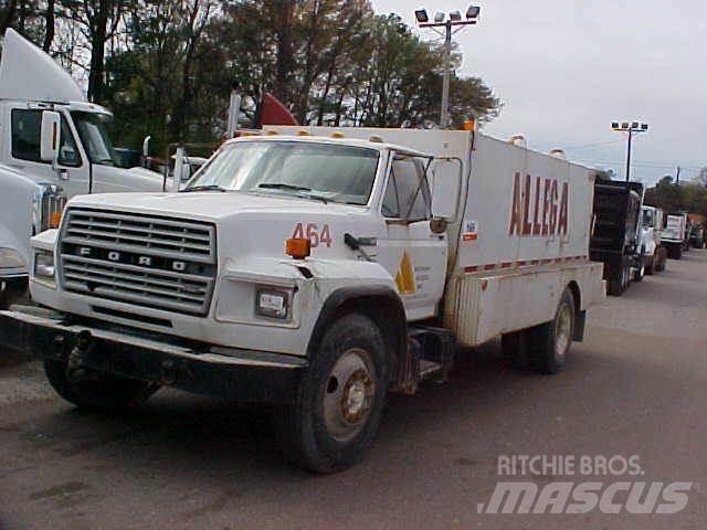 Ford F700 Cisternové vozy