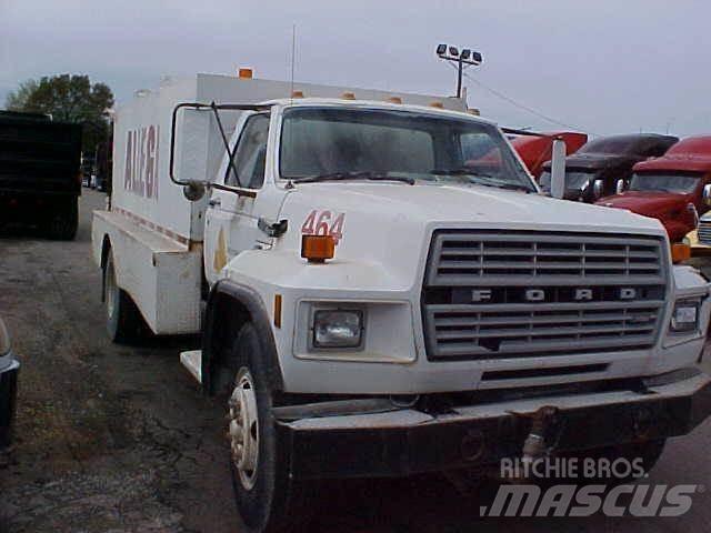Ford F700 Cisternové vozy